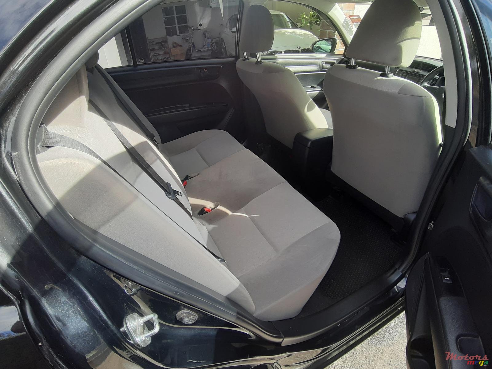 2016' Toyota Axio photo #3