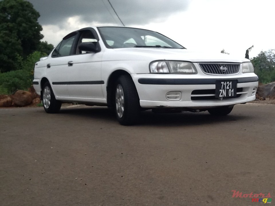 2001' Nissan photo #1