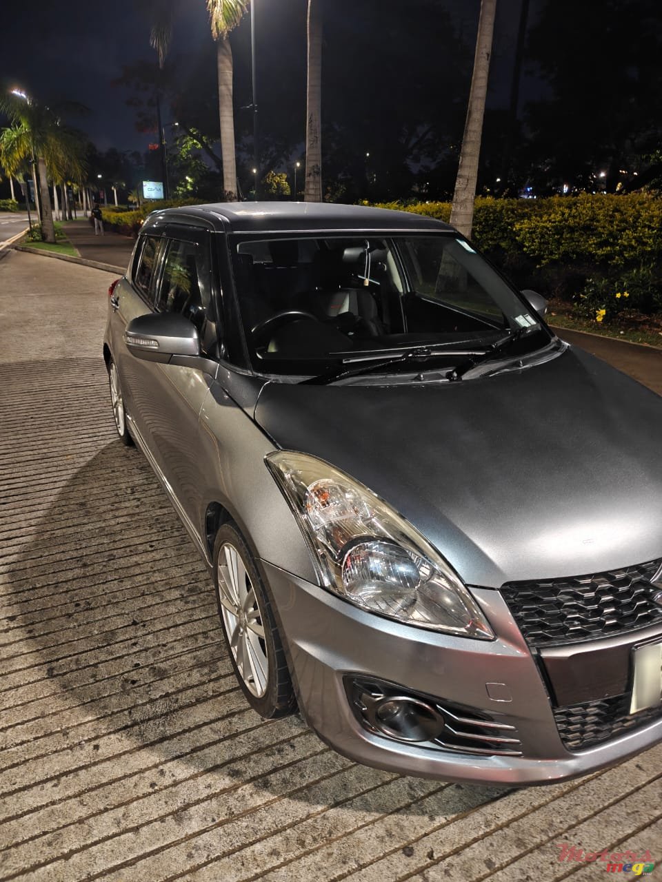 2012' Suzuki Swift Sport photo #1