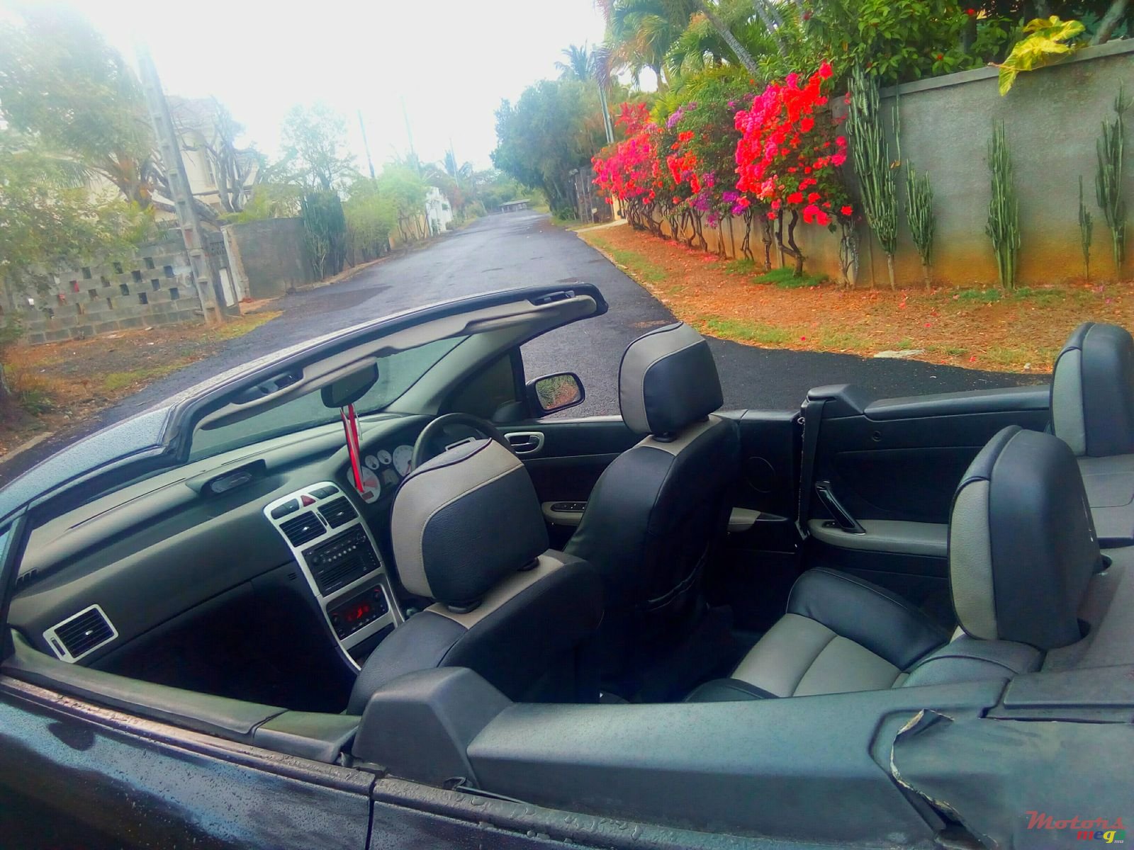 2006' Peugeot 307 CC photo #2