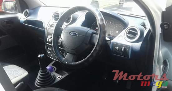 2007' Ford Fiesta photo #3