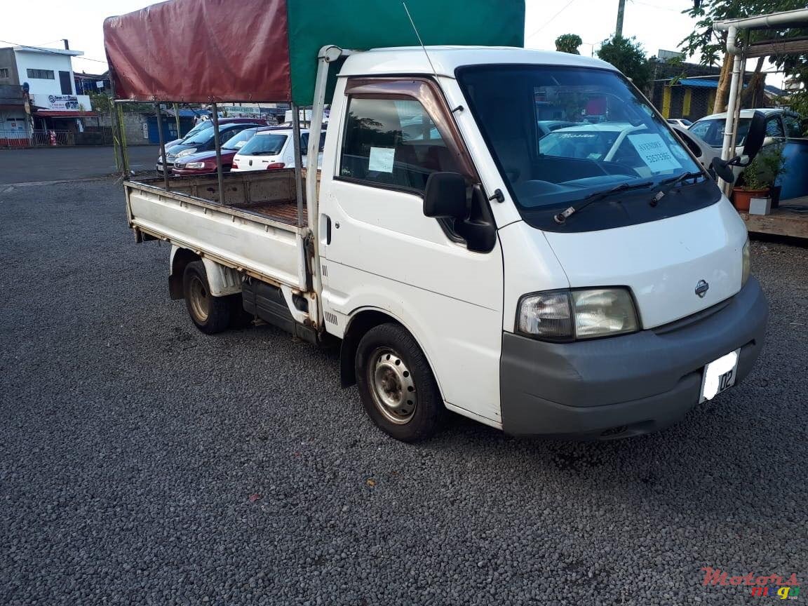 2002' Nissan Vanette photo #1