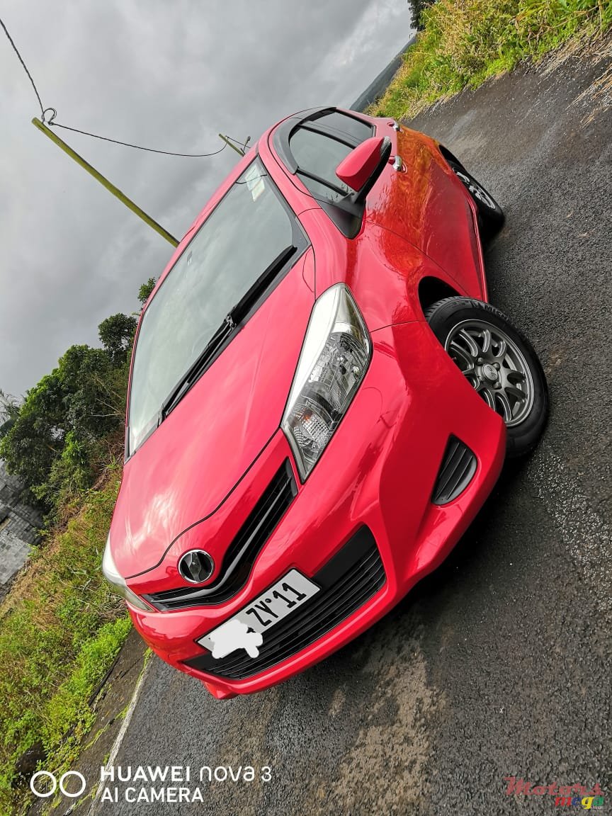 2011' Toyota Vitz 1.0 L photo #1