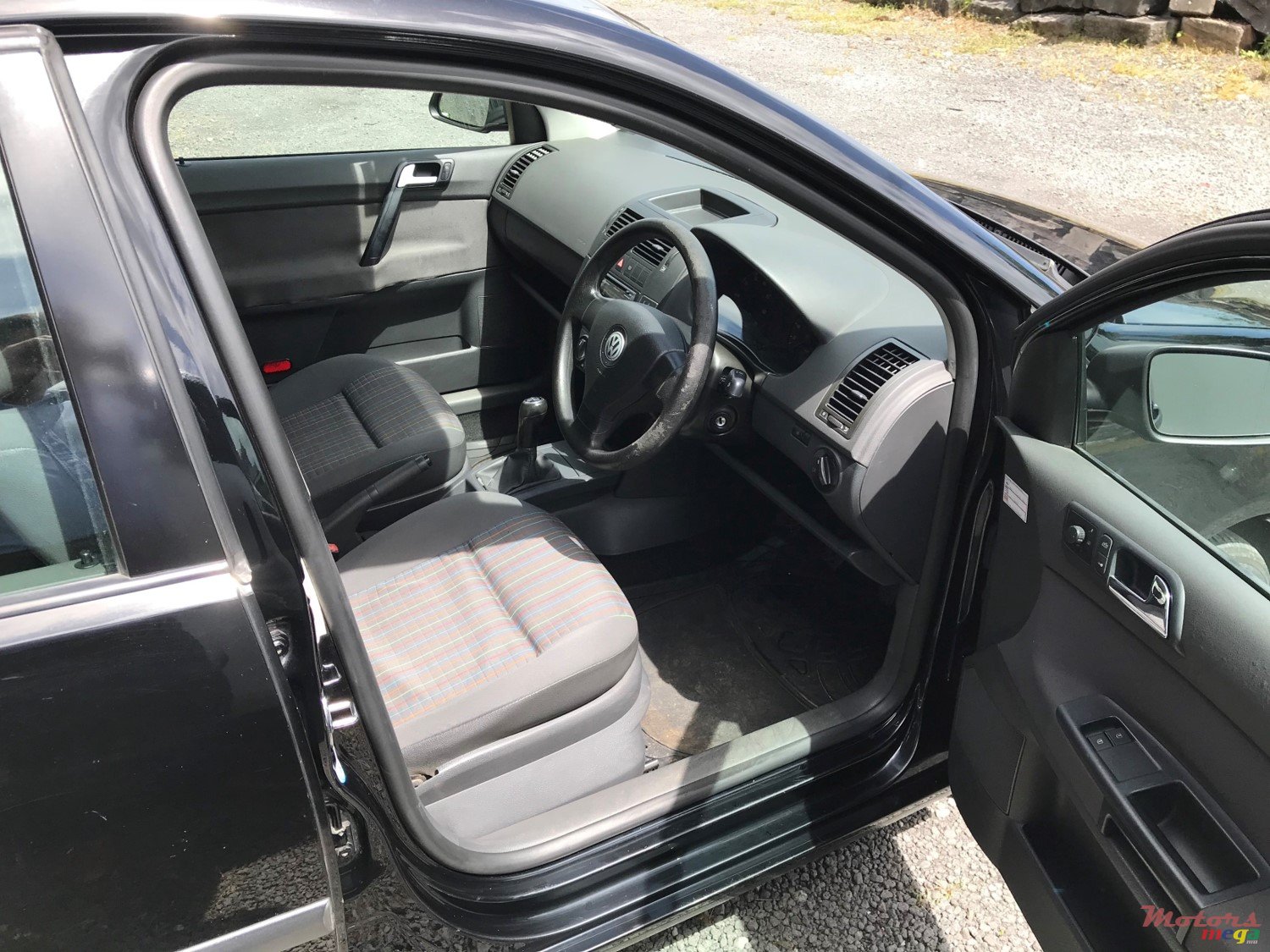 2009' Volkswagen Polo photo #3