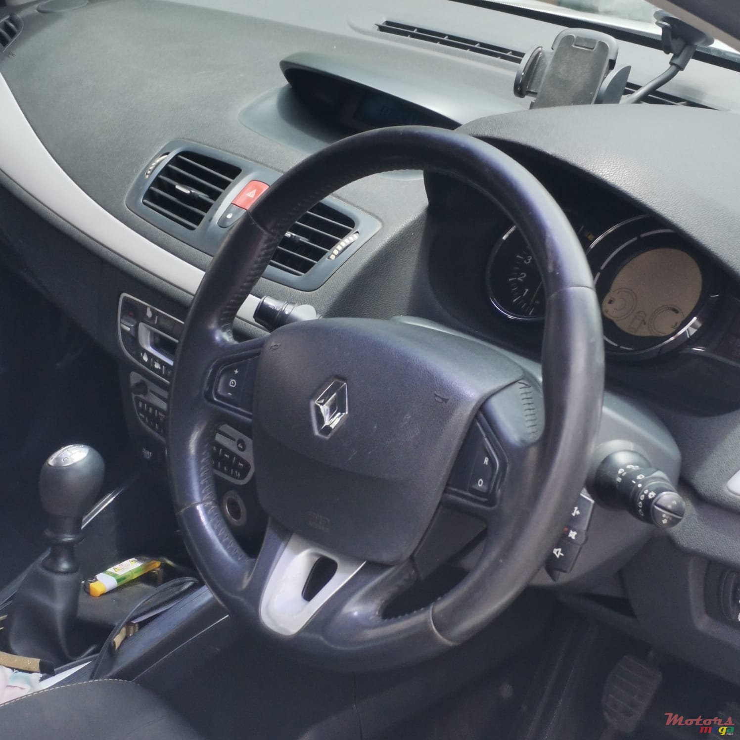 2011' Renault Megane photo #3