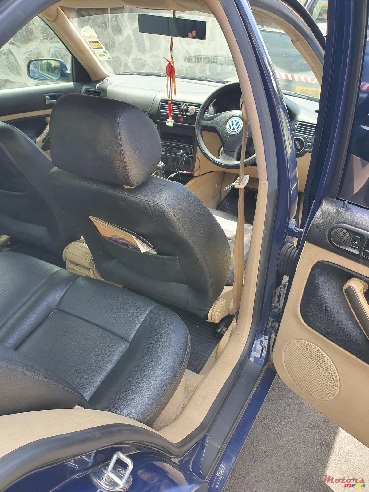 2002' Volkswagen Bora photo #3