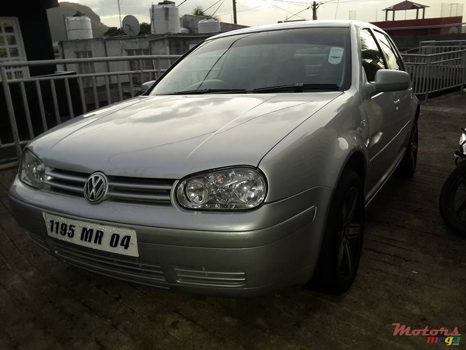 2004' Volkswagen Golf Golf lV photo #1