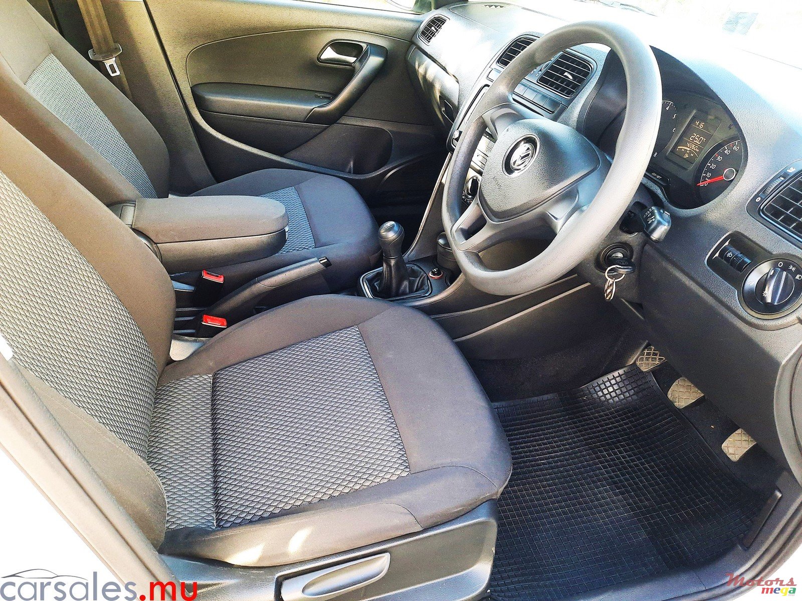 2017' Volkswagen Polo 1.4 Sedan photo #6