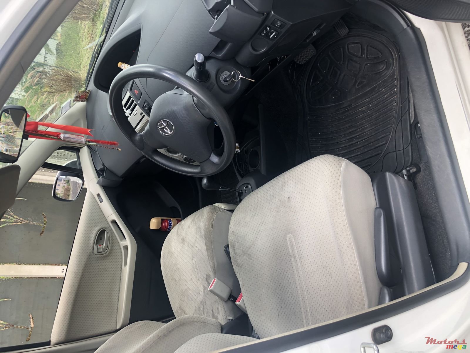 2006' Toyota Vitz photo #3