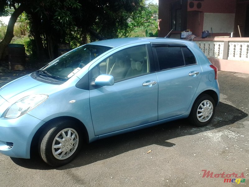 2006' Toyota Vitz photo #1