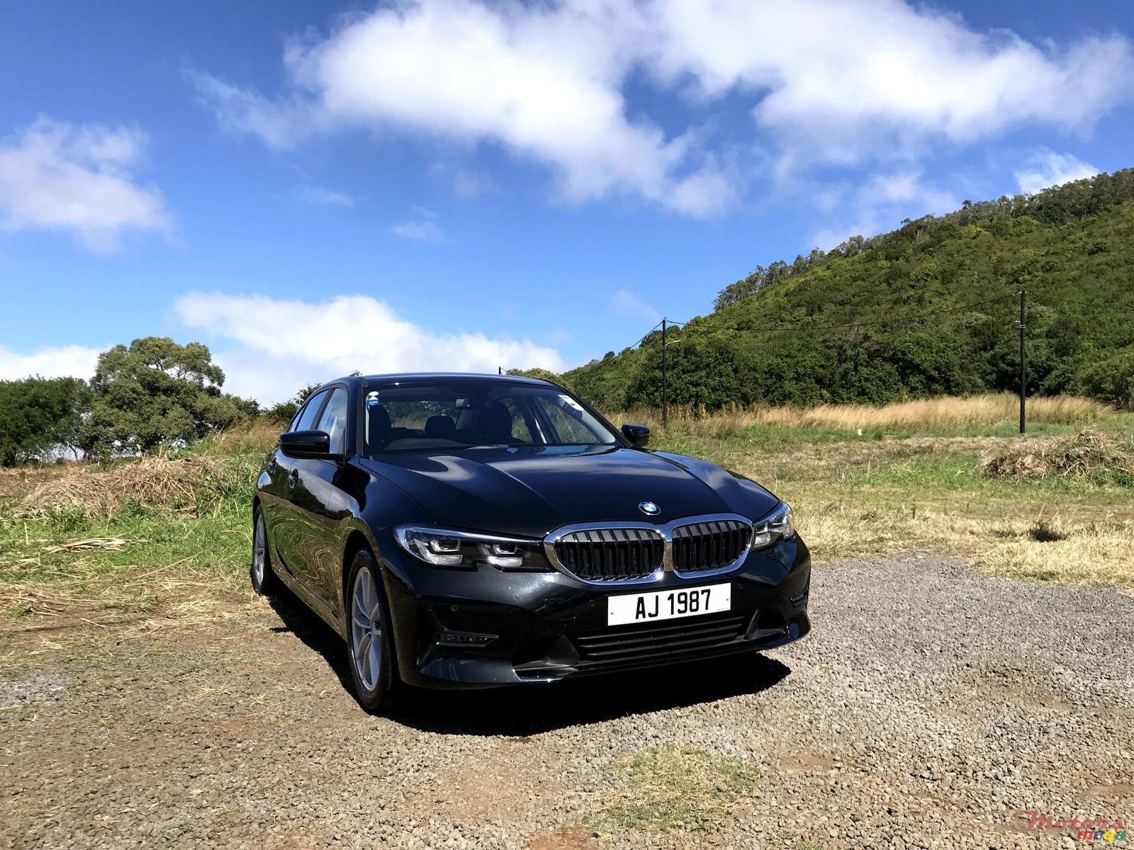 2019' BMW 3 Series 330i photo #6