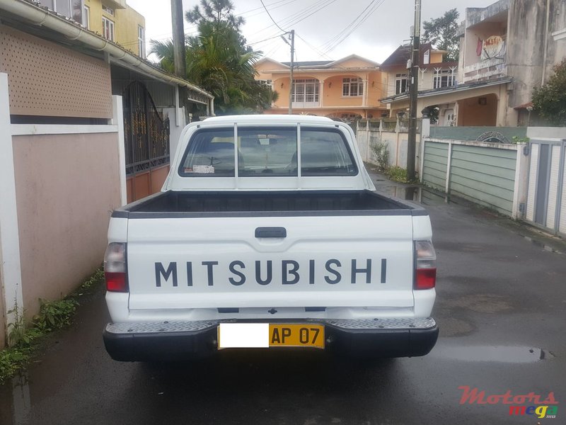 2007' Mitsubishi L200 photo #3