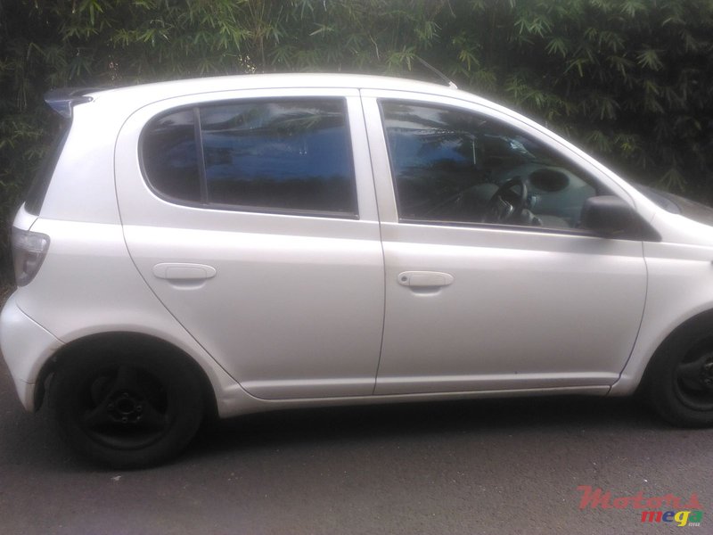 2000' Toyota Vitz photo #1