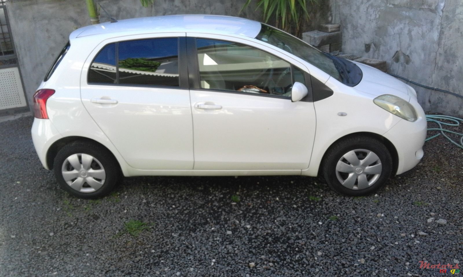 2006' Toyota Vitz g photo #1