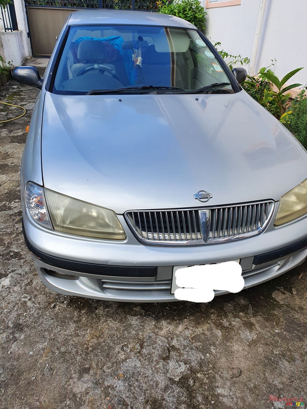 2000' Nissan Sunny photo #1