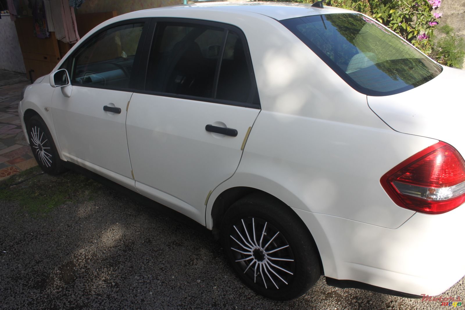 2007' Nissan Tiida photo #1