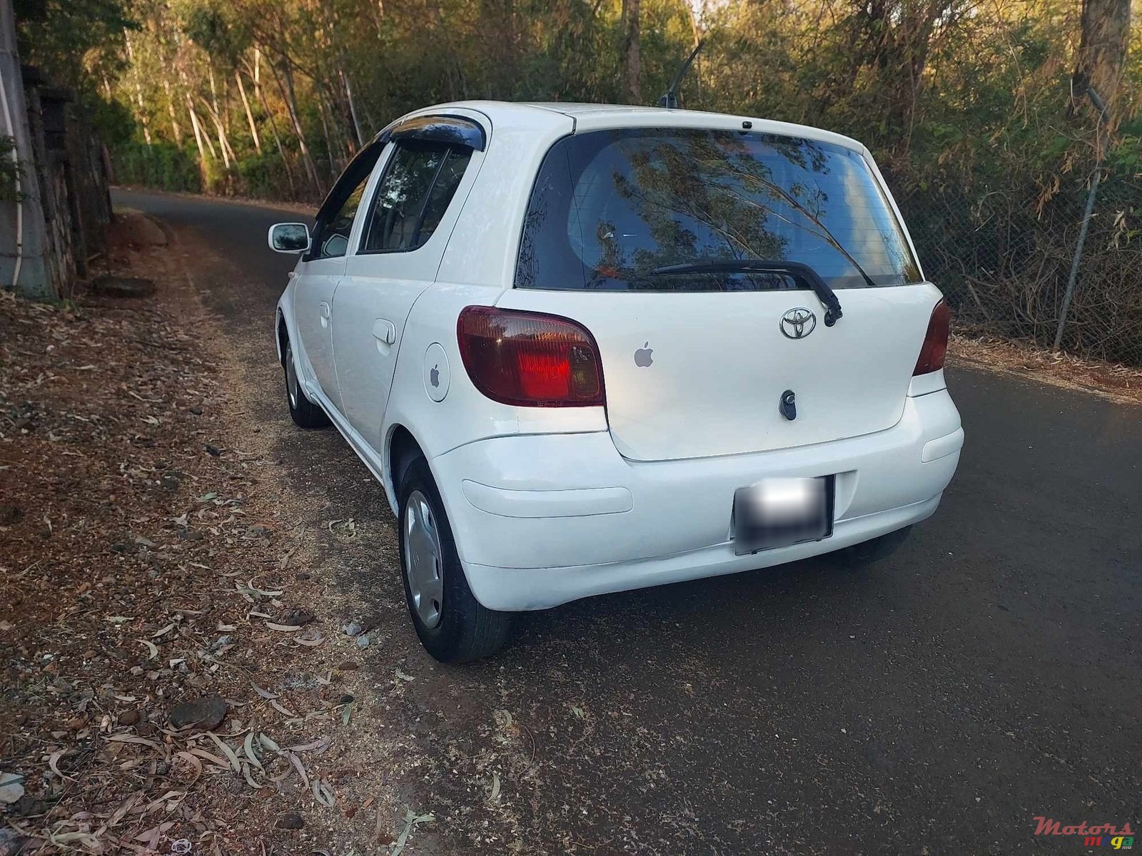 2003' Toyota Vitz SCP10 photo #4