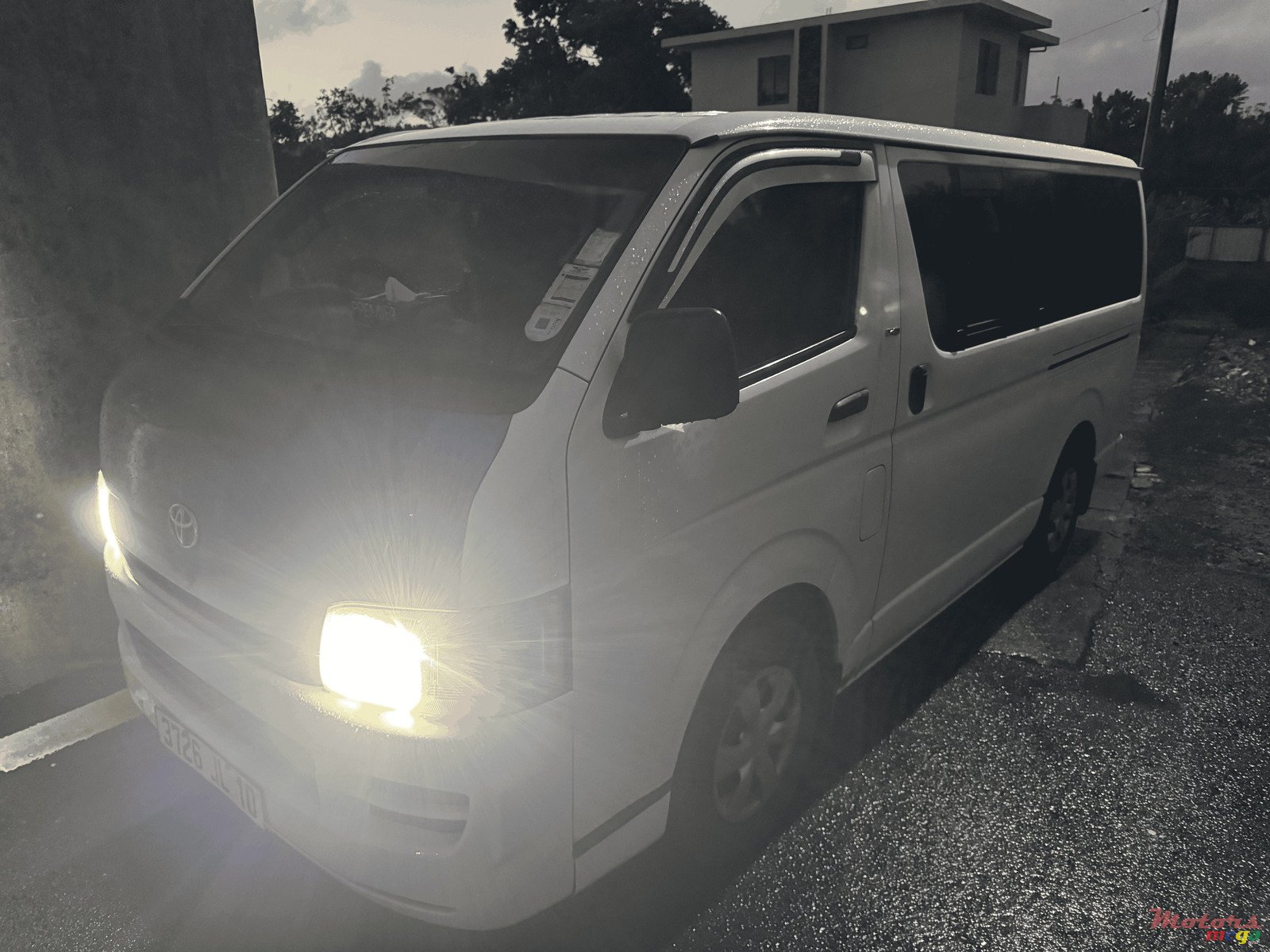 2010' Toyota HiAce D4D photo #2