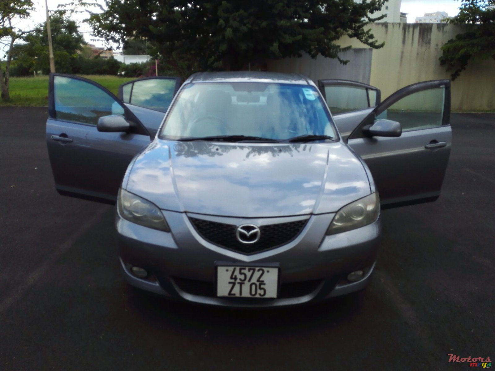 2005' Mazda Mazda 3 photo #1