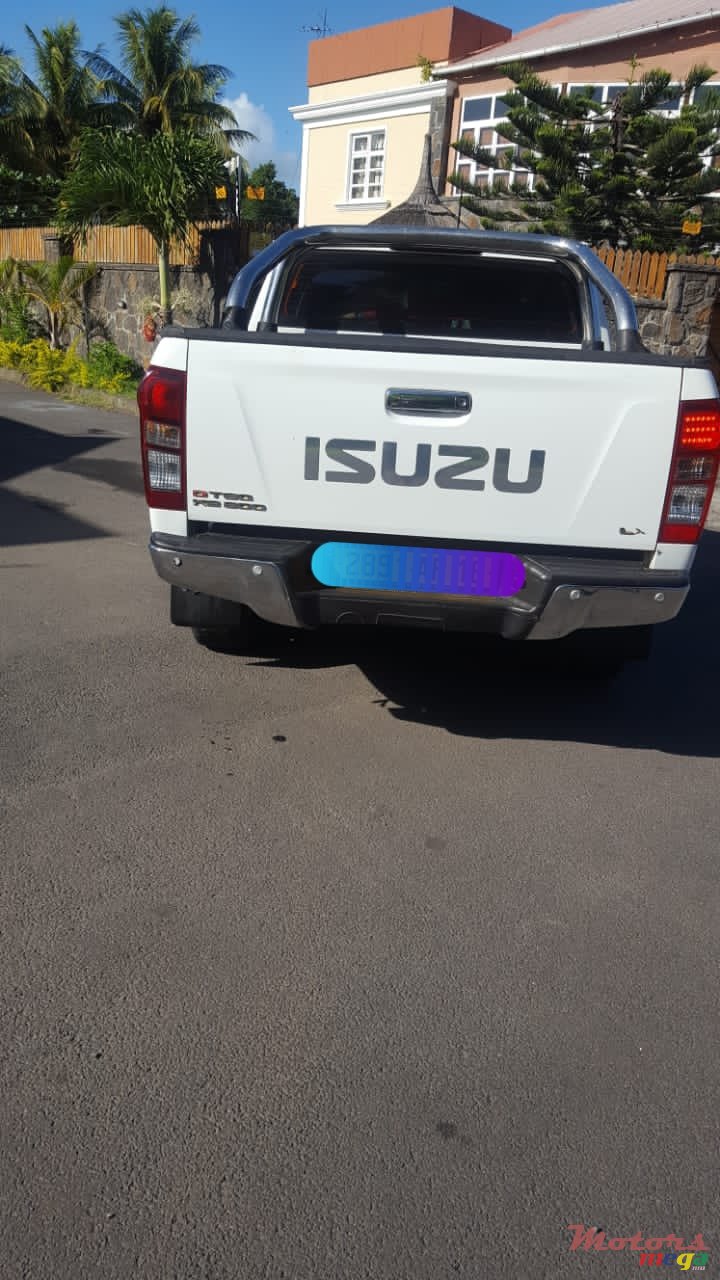 2016' Isuzu 2X4 photo #3