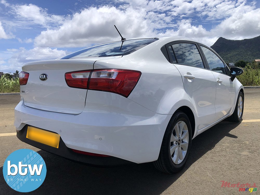 2015' Kia Rio photo #4