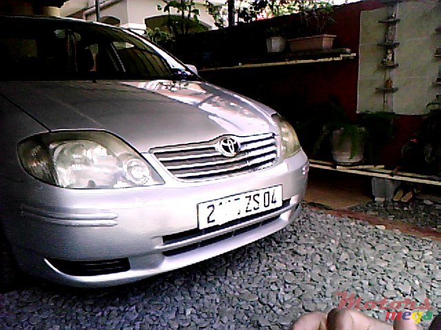 2004' Toyota Corolla NZE photo #1