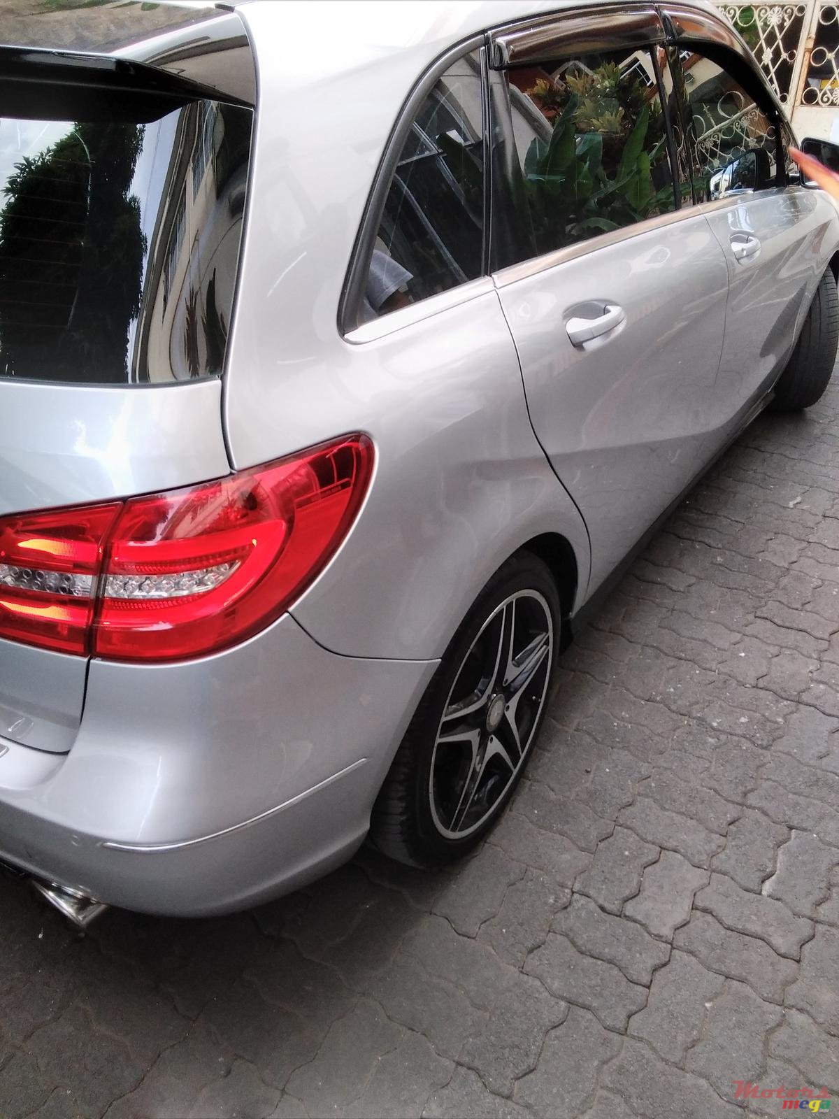 2012' Mercedes-Benz B 180 sport blue efficiency turbo photo #3