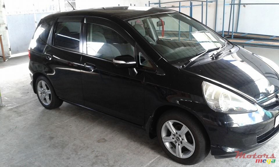 2006' Honda Fit photo #1