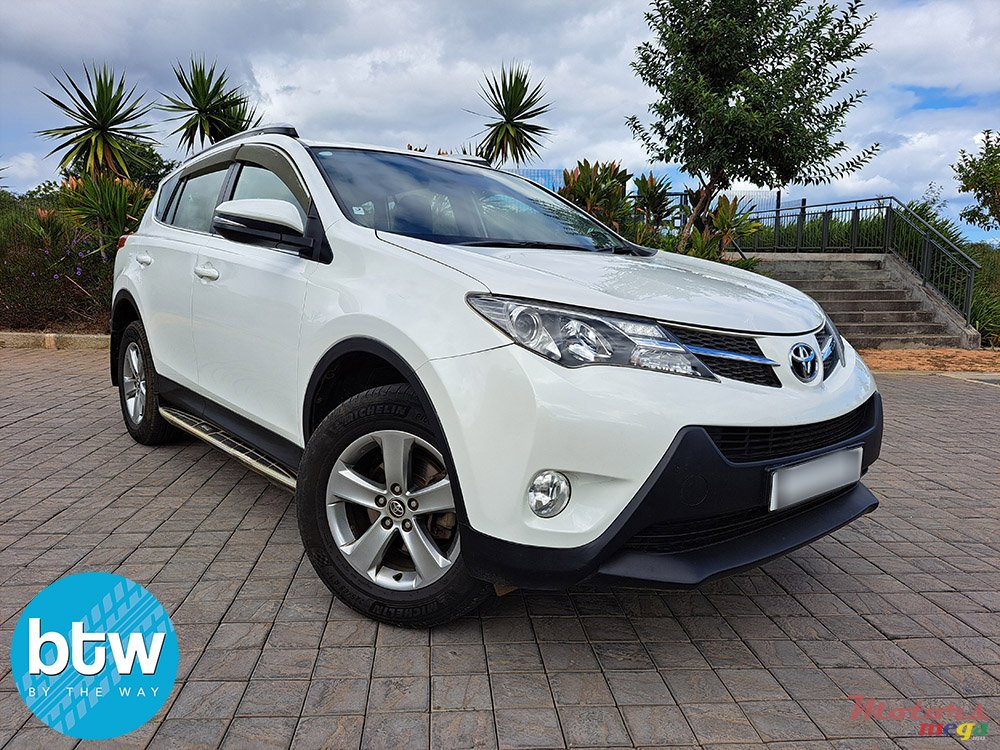 2015' Toyota RAV4 photo #1