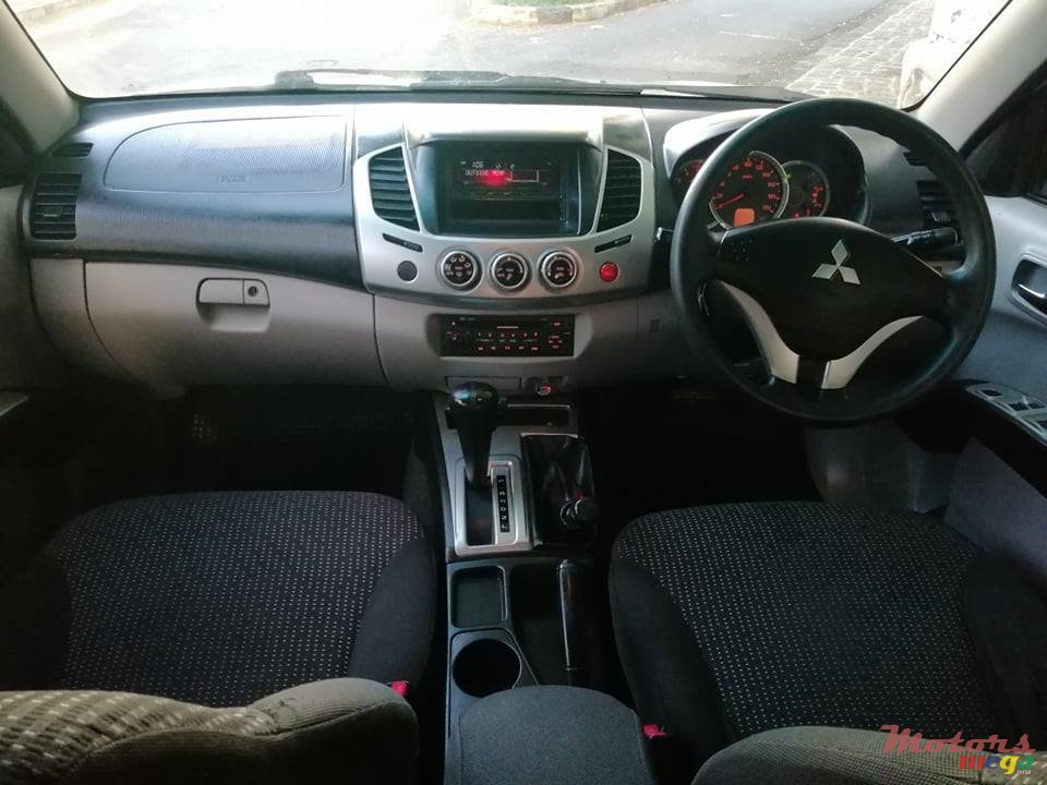 2010' Mitsubishi photo #4
