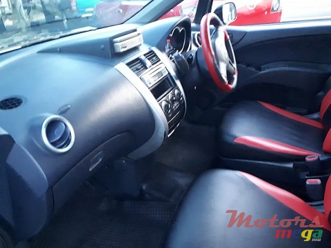 2003' Mitsubishi Colt photo #6