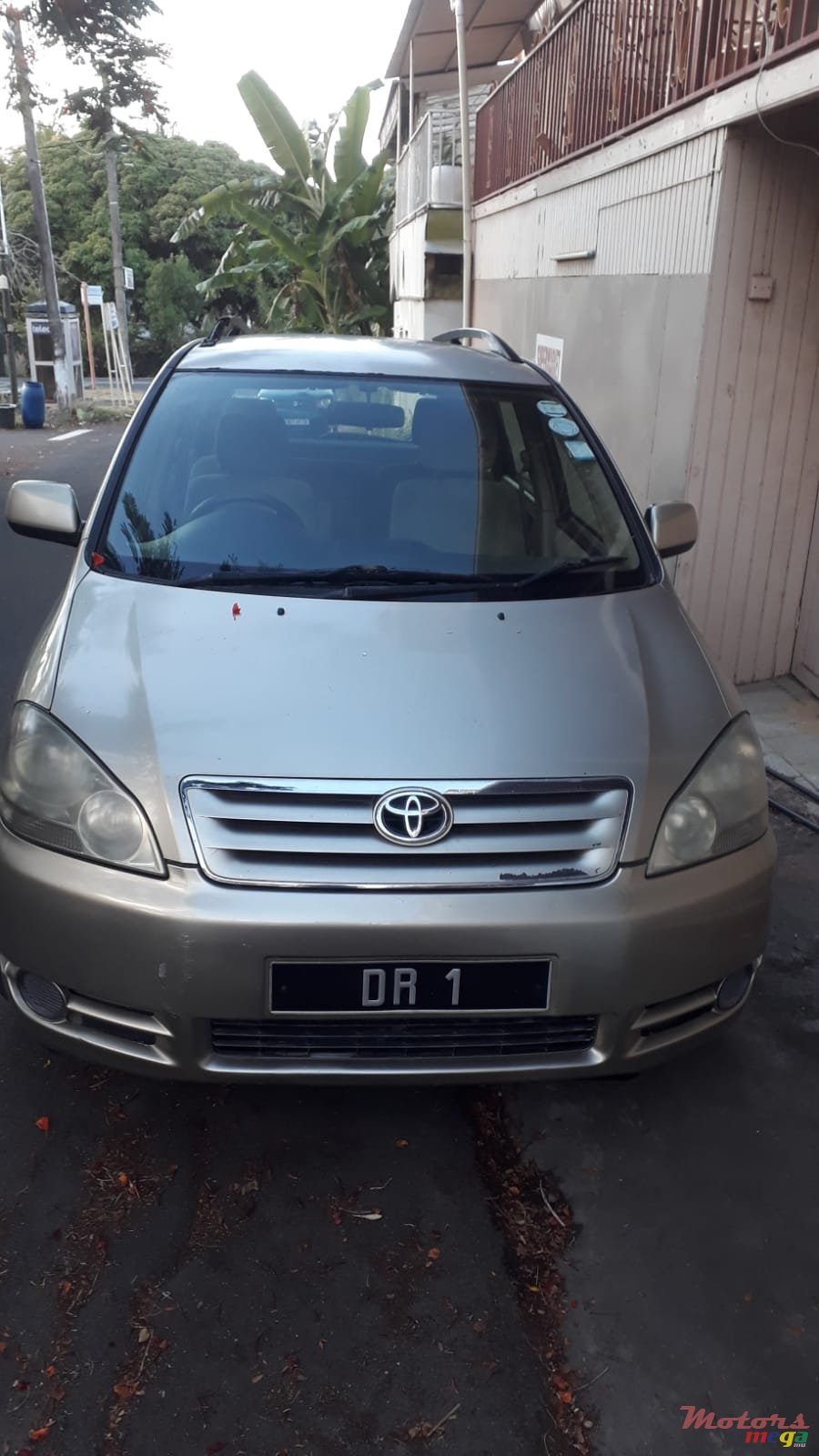 2001' Toyota Ipsum photo #1