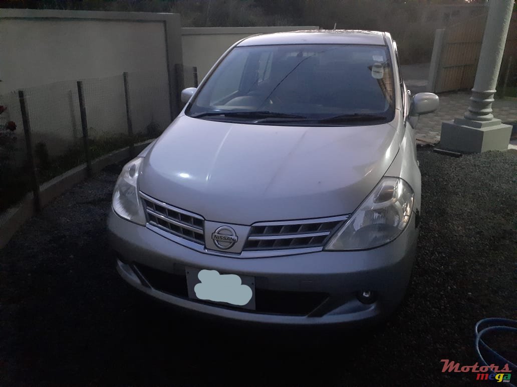 2009' Nissan Tiida photo #1