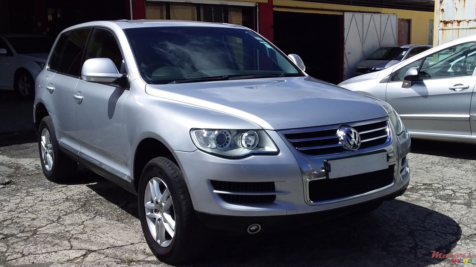 2008' Volkswagen Touareg photo #1