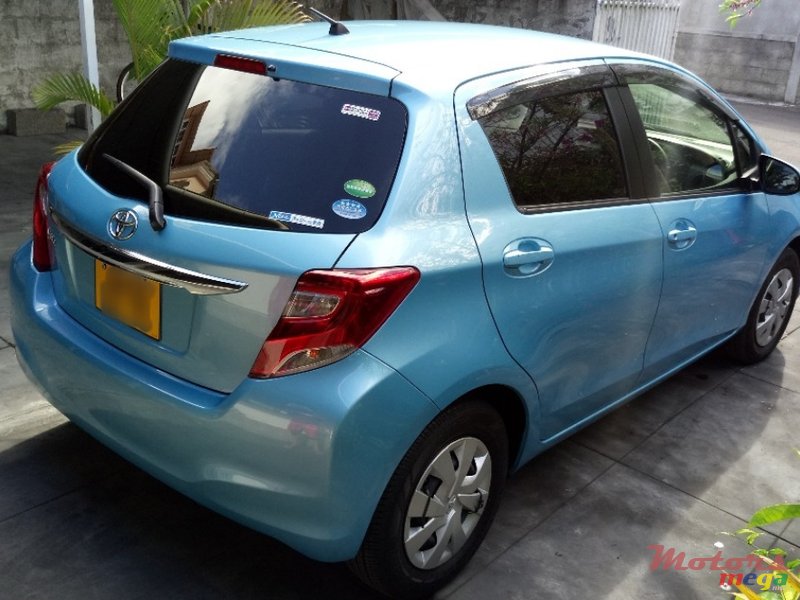 2015' Toyota Vitz photo #2