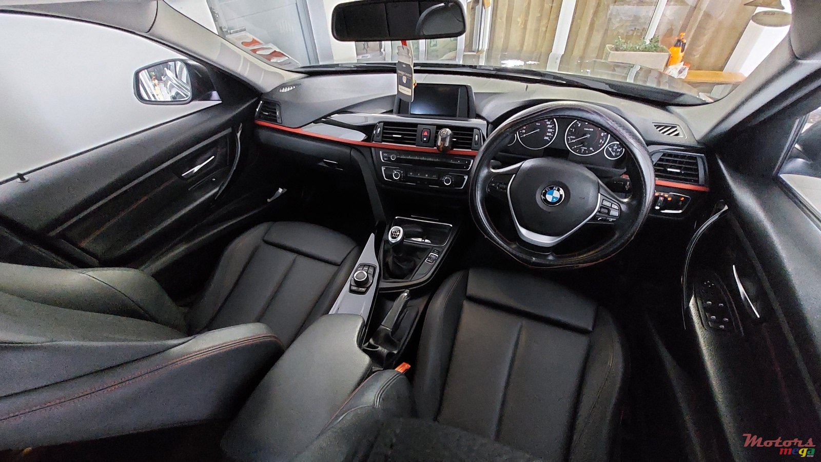 2013' BMW 316 photo #1