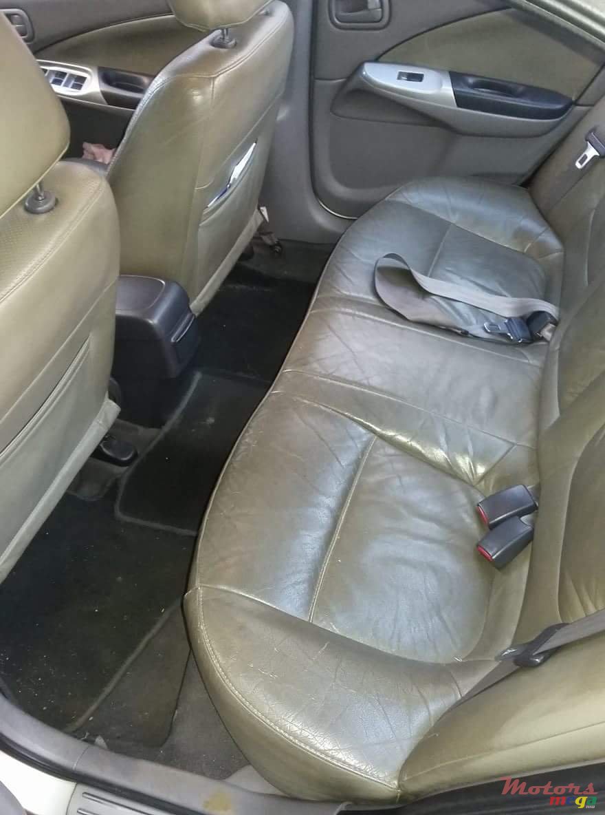 2002' Nissan photo #6