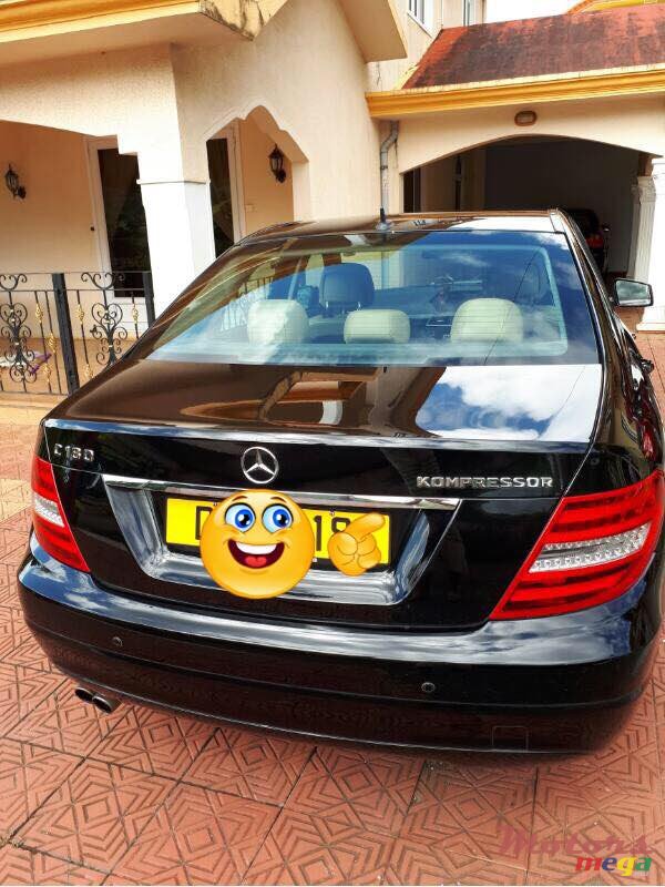 2011' Mercedes-Benz C-Class photo #1