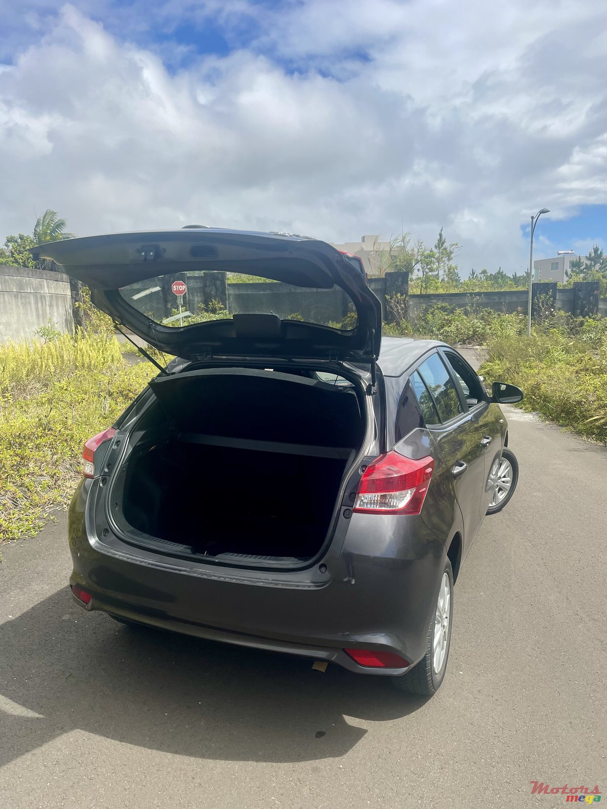 2018' Toyota Yaris Hatchback photo #6