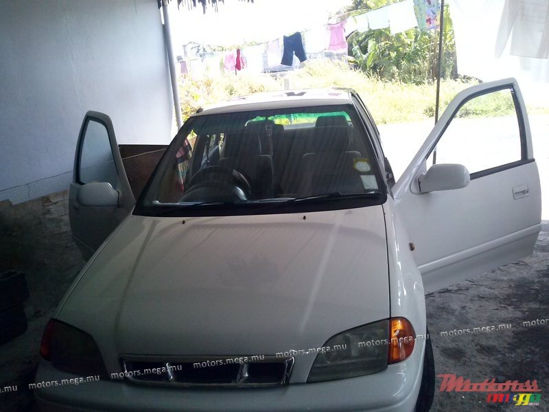 2001' Suzuki Esteem photo #1