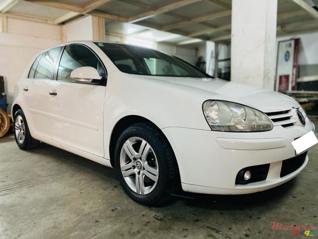 2008' Volkswagen Golf V photo #1