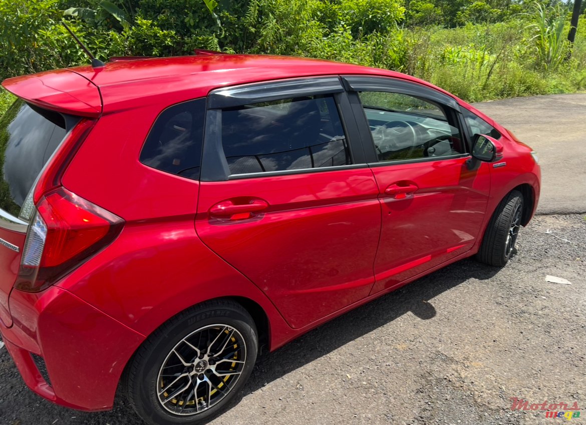 2014' Honda Fit Hybrid photo #3