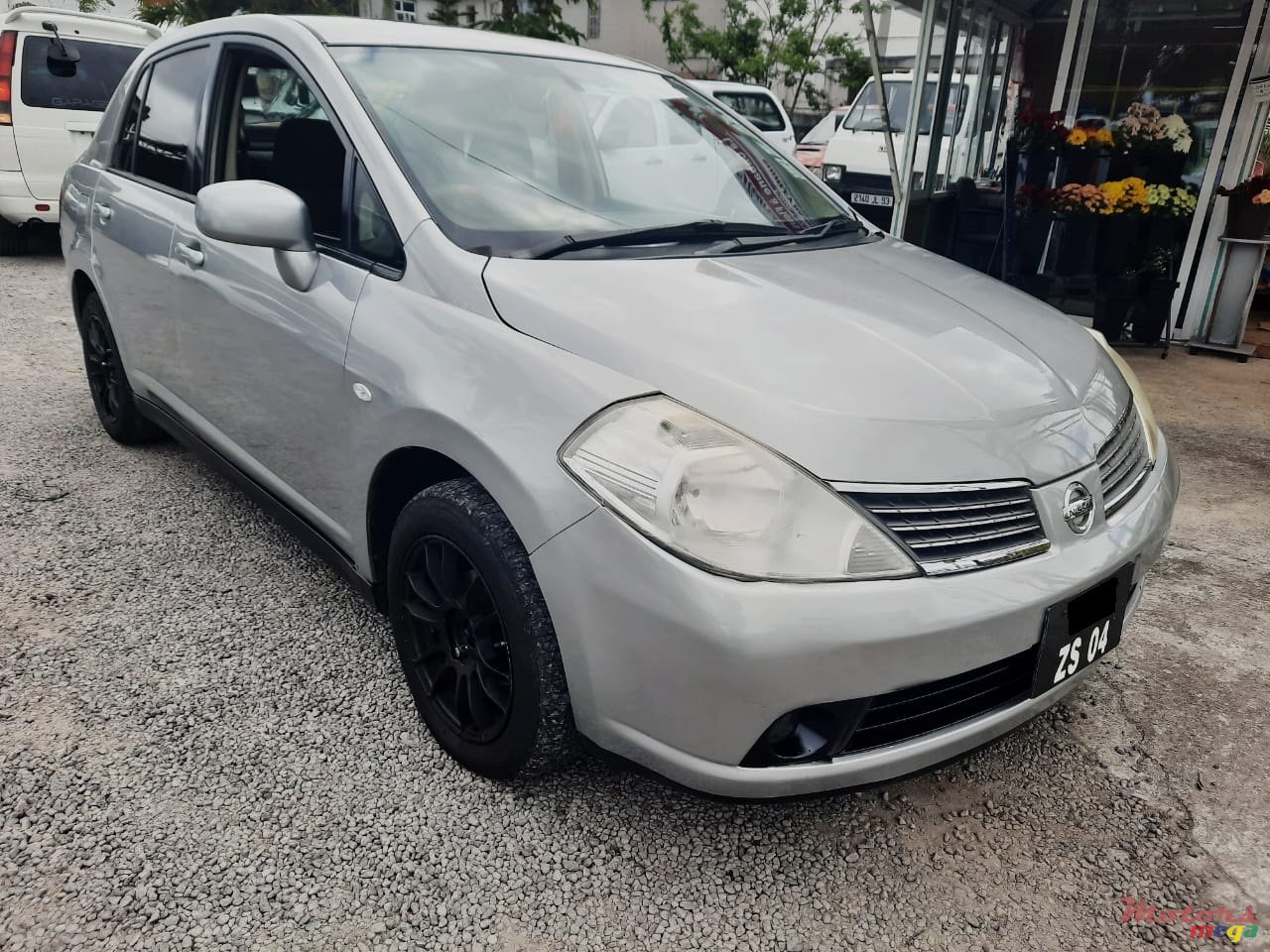 2004' Nissan Tiida photo #6