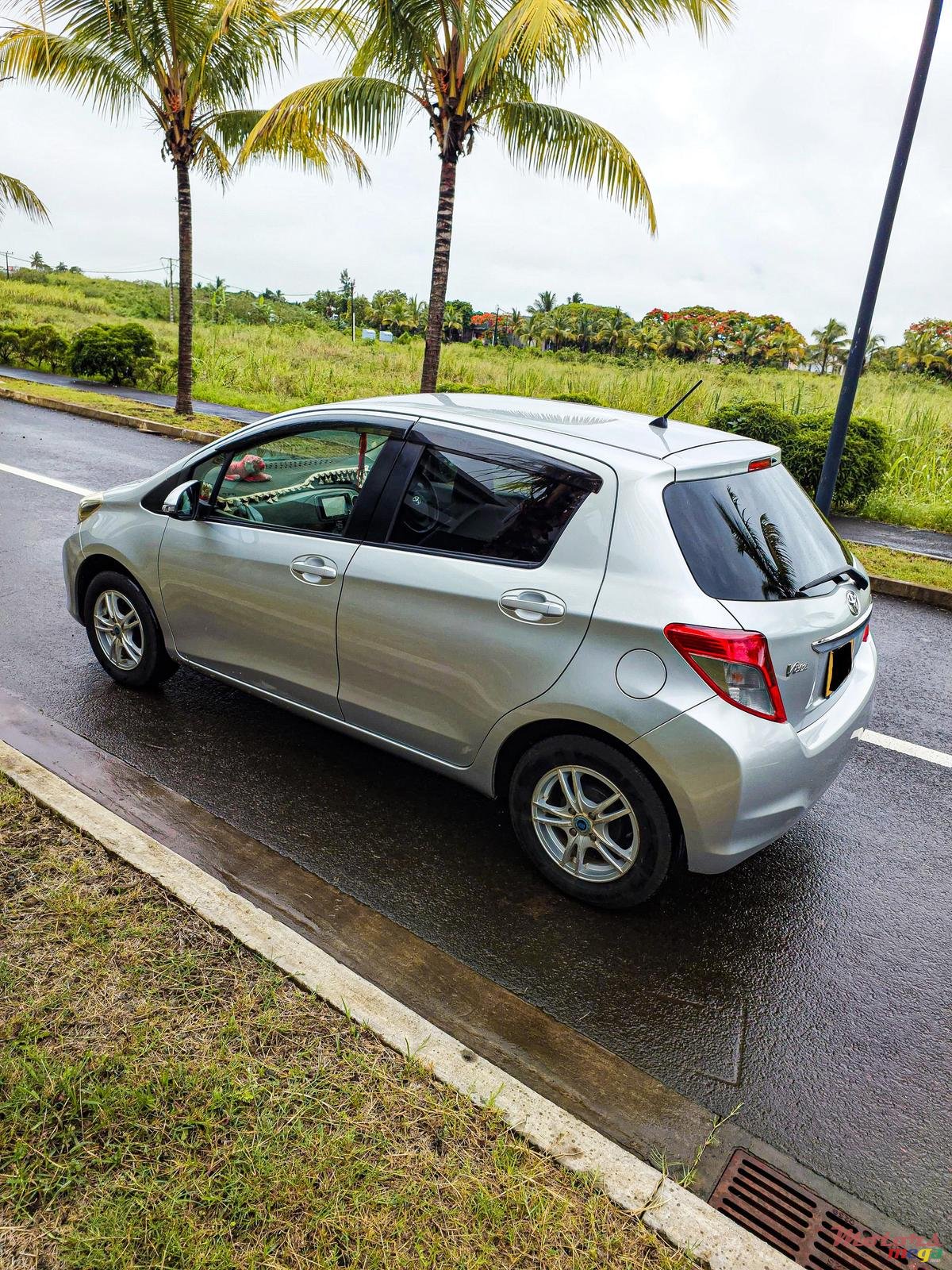 2013' Toyota Vitz photo #5