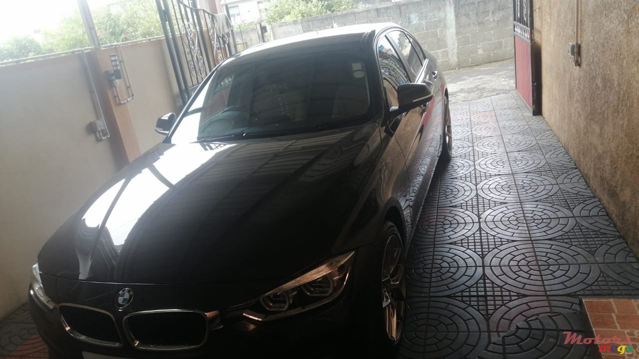 2015' BMW 318 photo #2