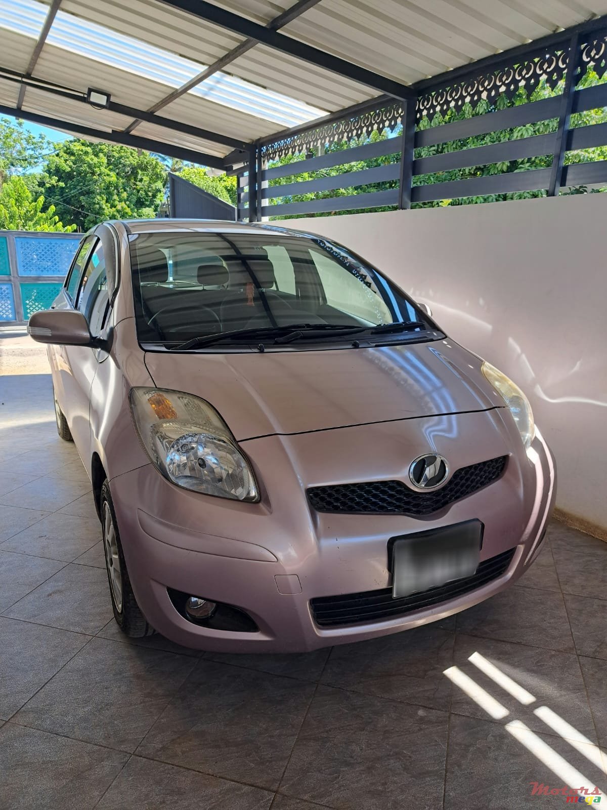 2010' Toyota Vitz photo #5