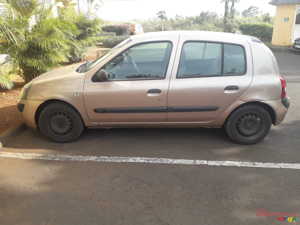 2006' Renault Clio photo #4