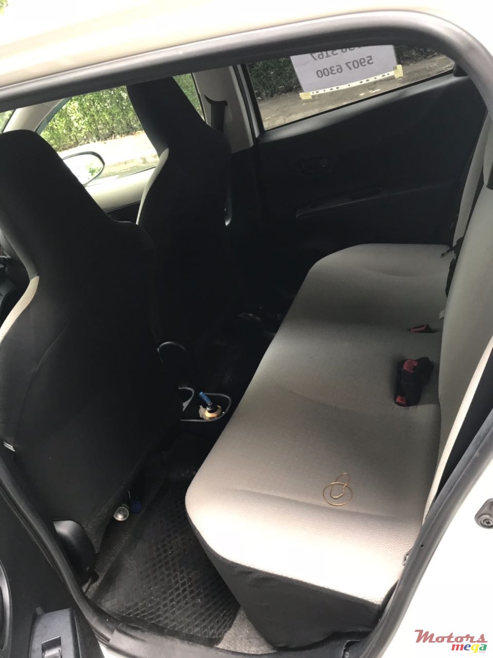 2012' Toyota Vitz photo #7