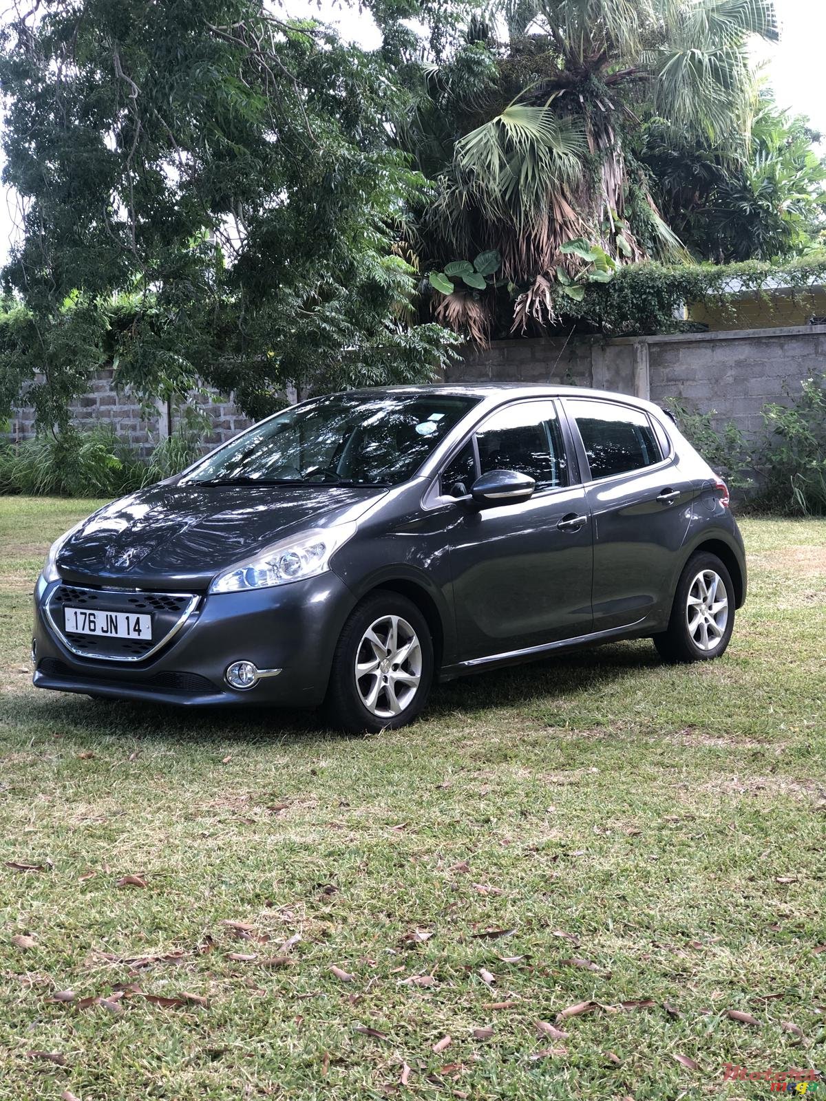 2014' Peugeot 208 1.4 HDI photo #2