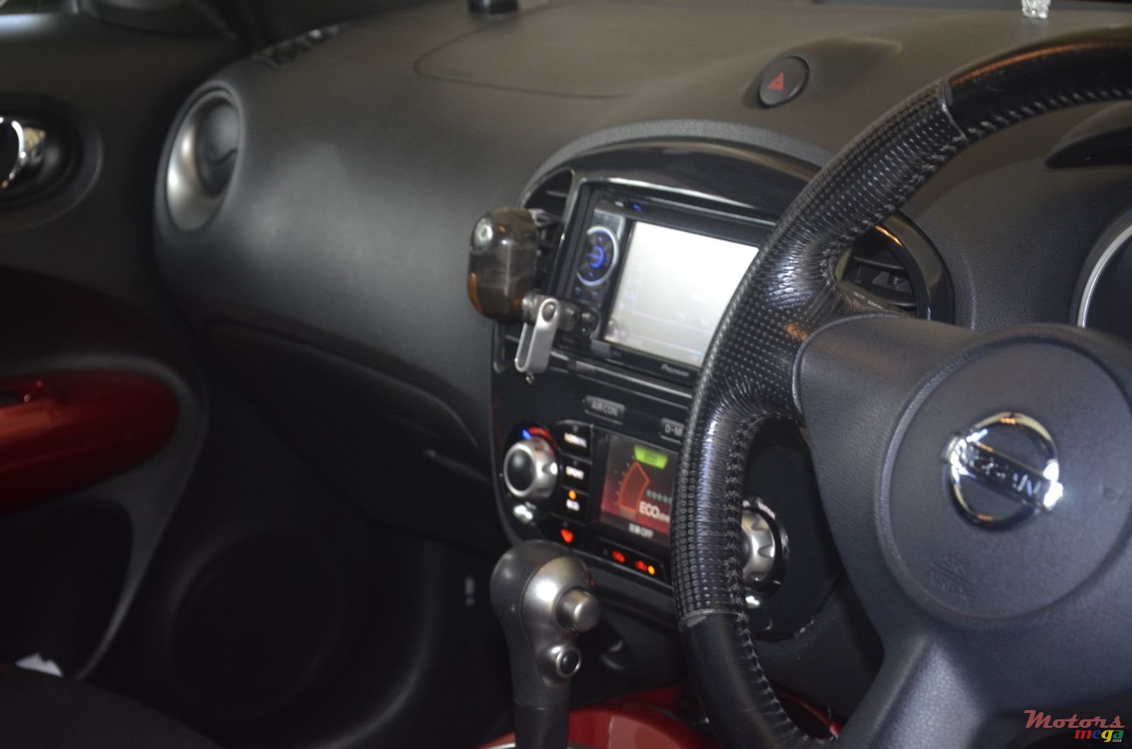 2010' Nissan Juke photo #1